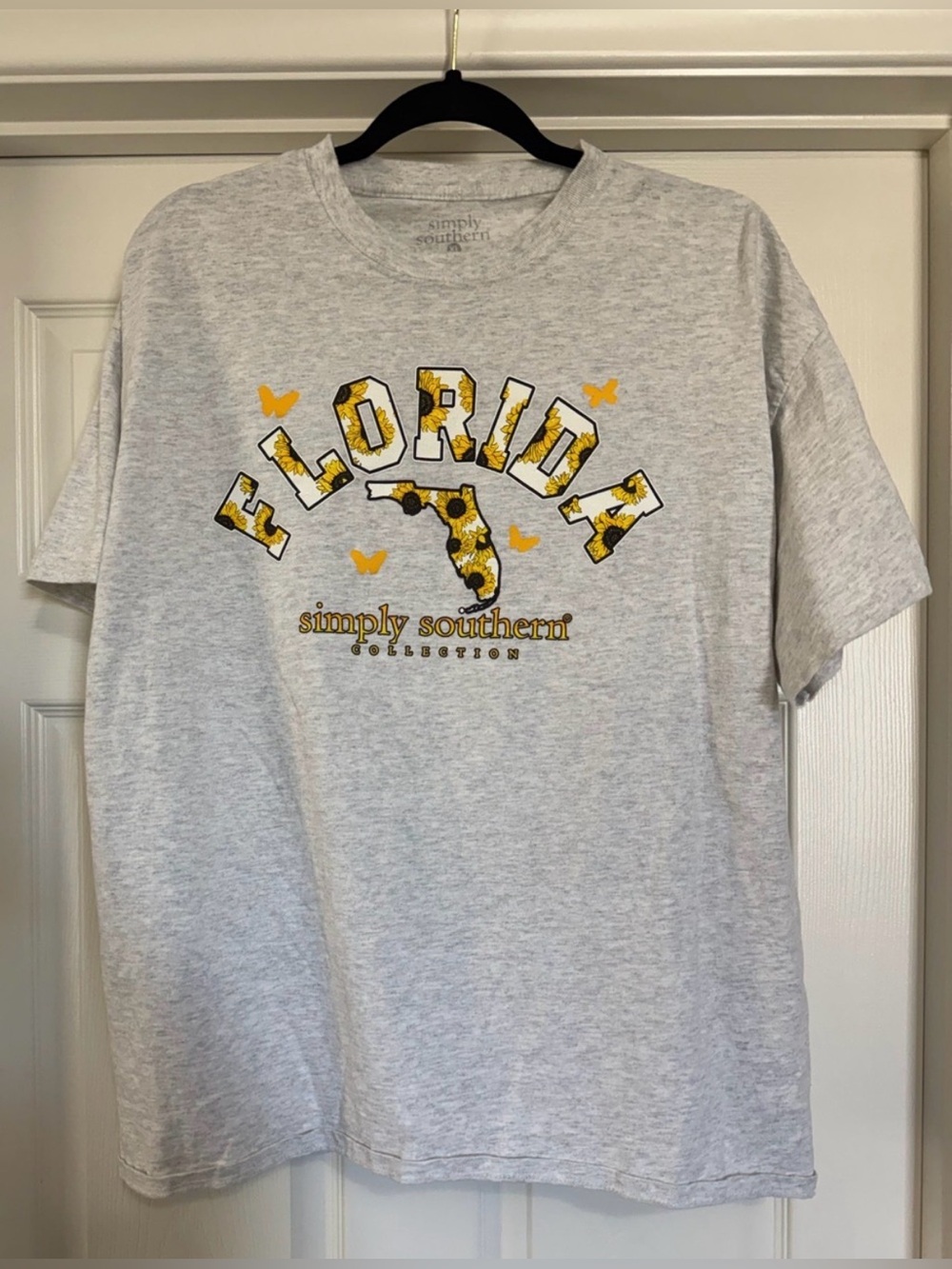 Simply Southern Florida Sunflower Graphic Tee Gray XL Butterfly EUC